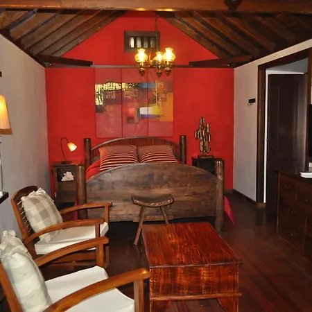 Magallotes Ideal For Hiking, Stargazing And Birding *