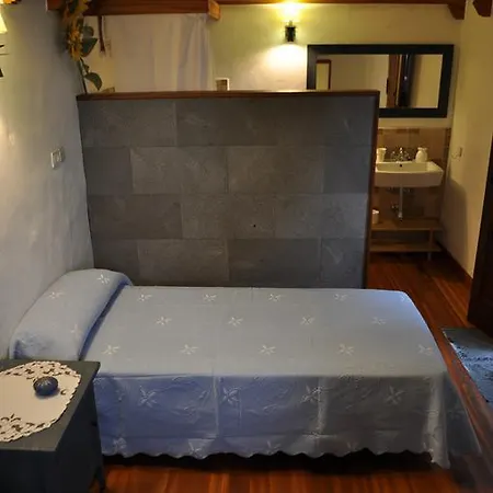 Magallotes Ideal For Hiking, Stargazing And Birding Country house